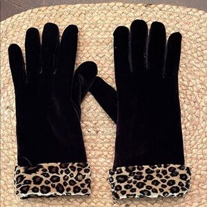 3M Thinsulate Black Velvet Gloves with Leopard Print Cuff